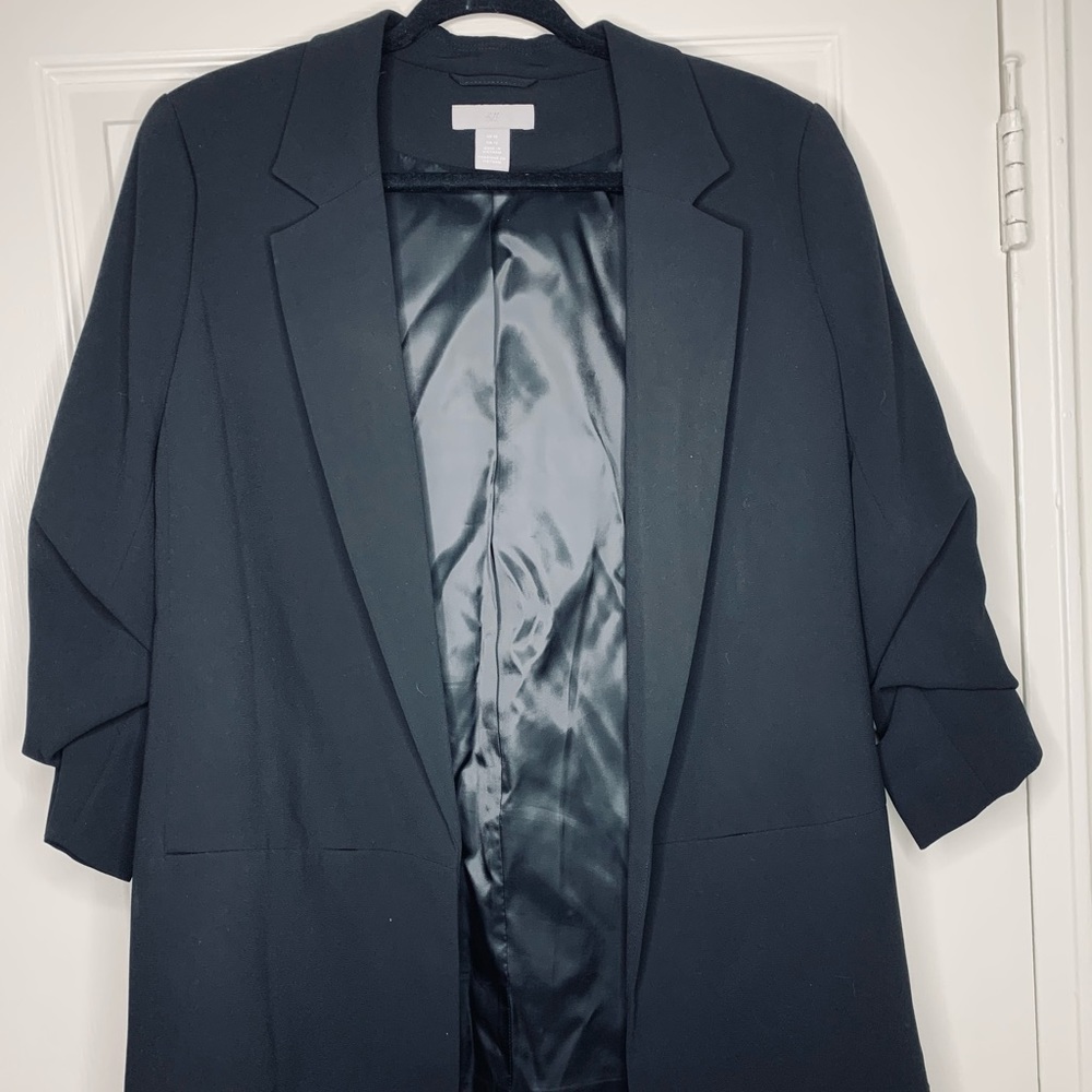 H&M’s 3/4 sleeve black blazer
